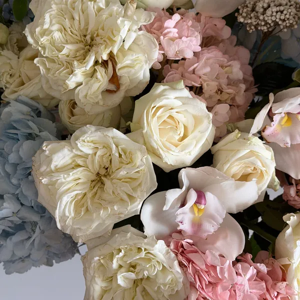 Cream roses, hydrangea and pink blooms