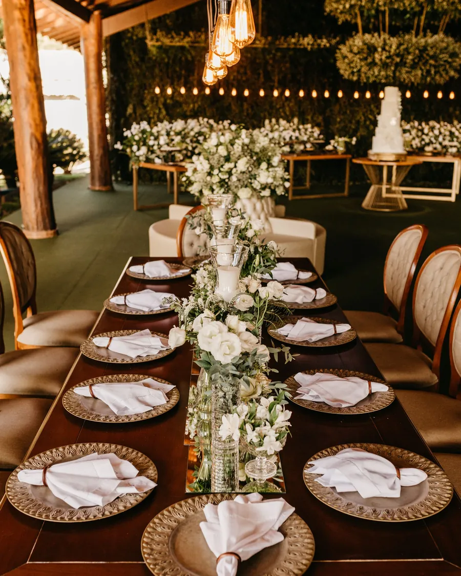 Long candlelit wedding table with low flower runners